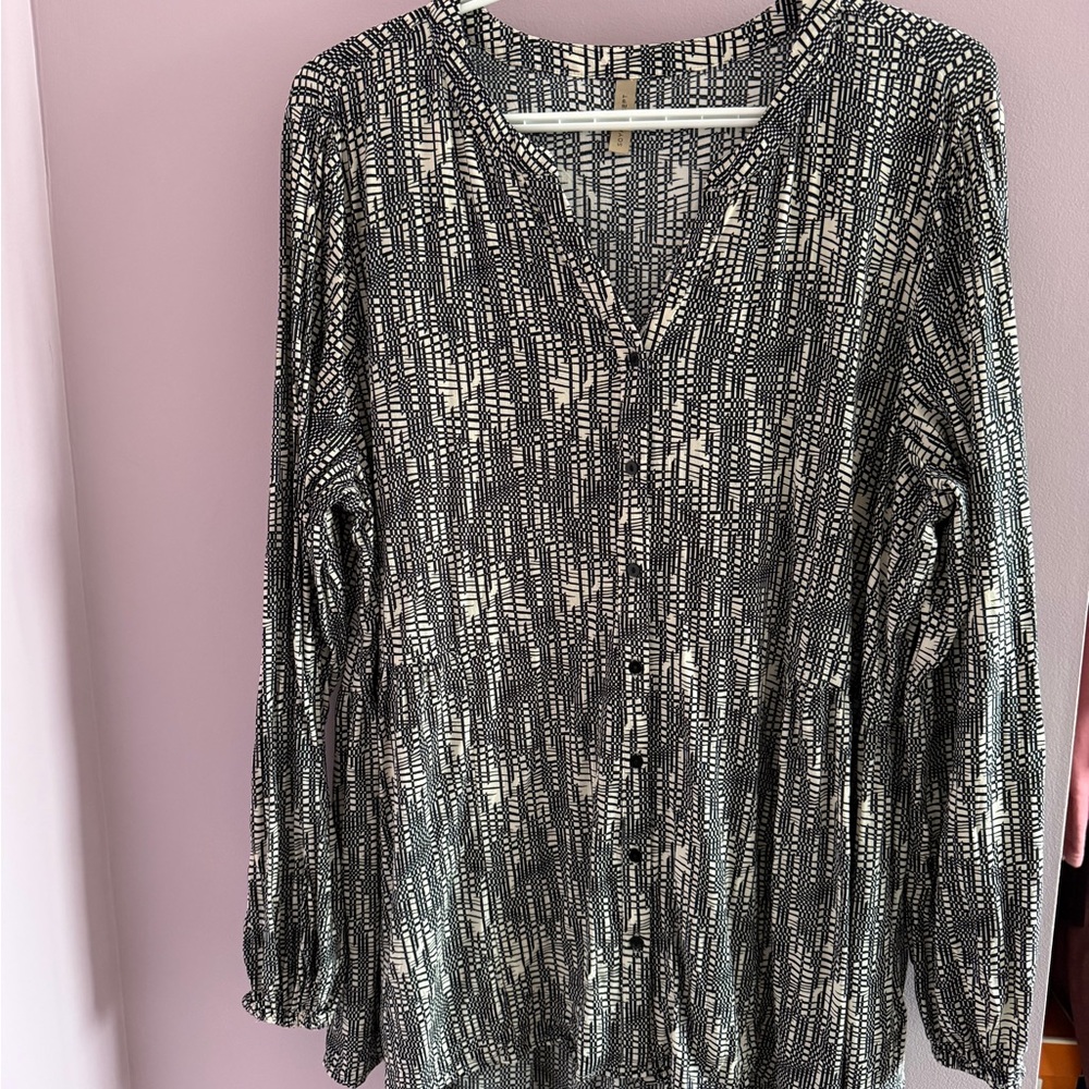Black and White Patterned Women's Top
